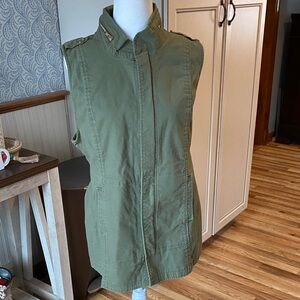 Cabi Army Green Sleeveless Women's vest